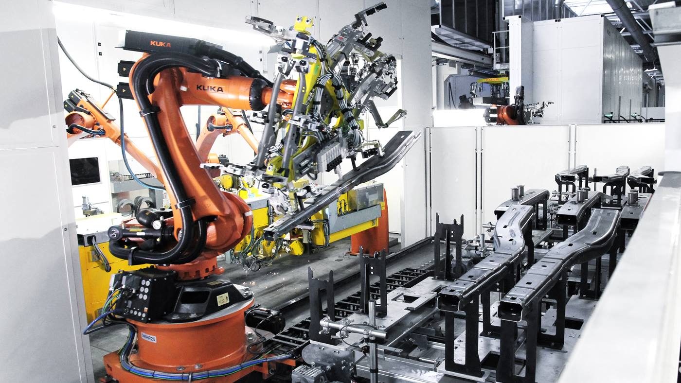 Schweißanlage von KUKA Systems bei Gestamp