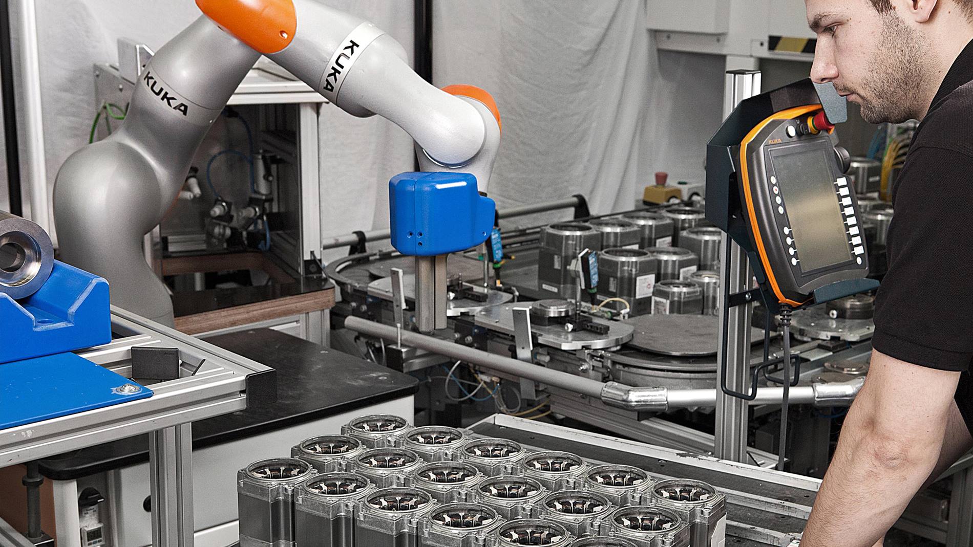In de MRS-zone kunnen mens en cobot dankzij de sensitieve eigenschappen van laatstgenoemde veilig samenwerken