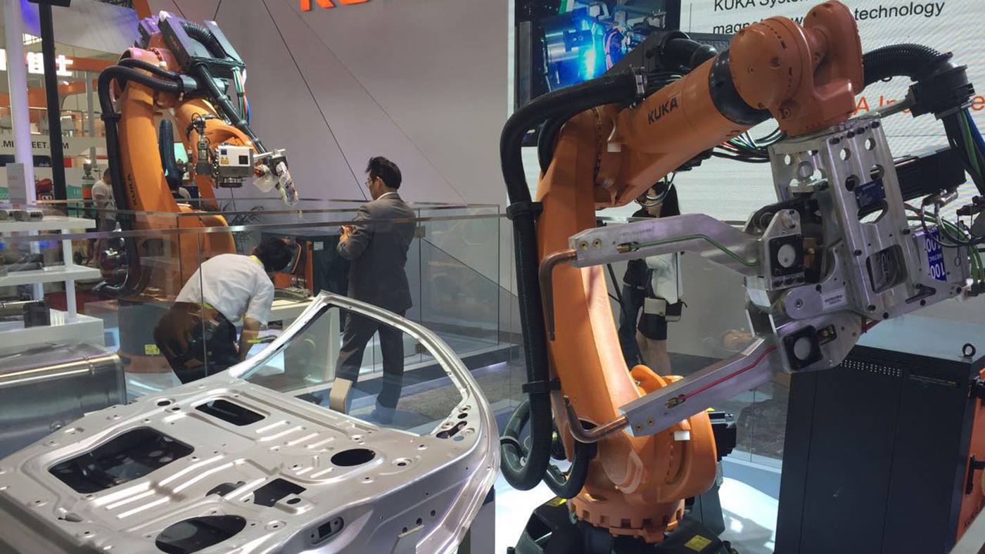 KUKA Welding robots in display 