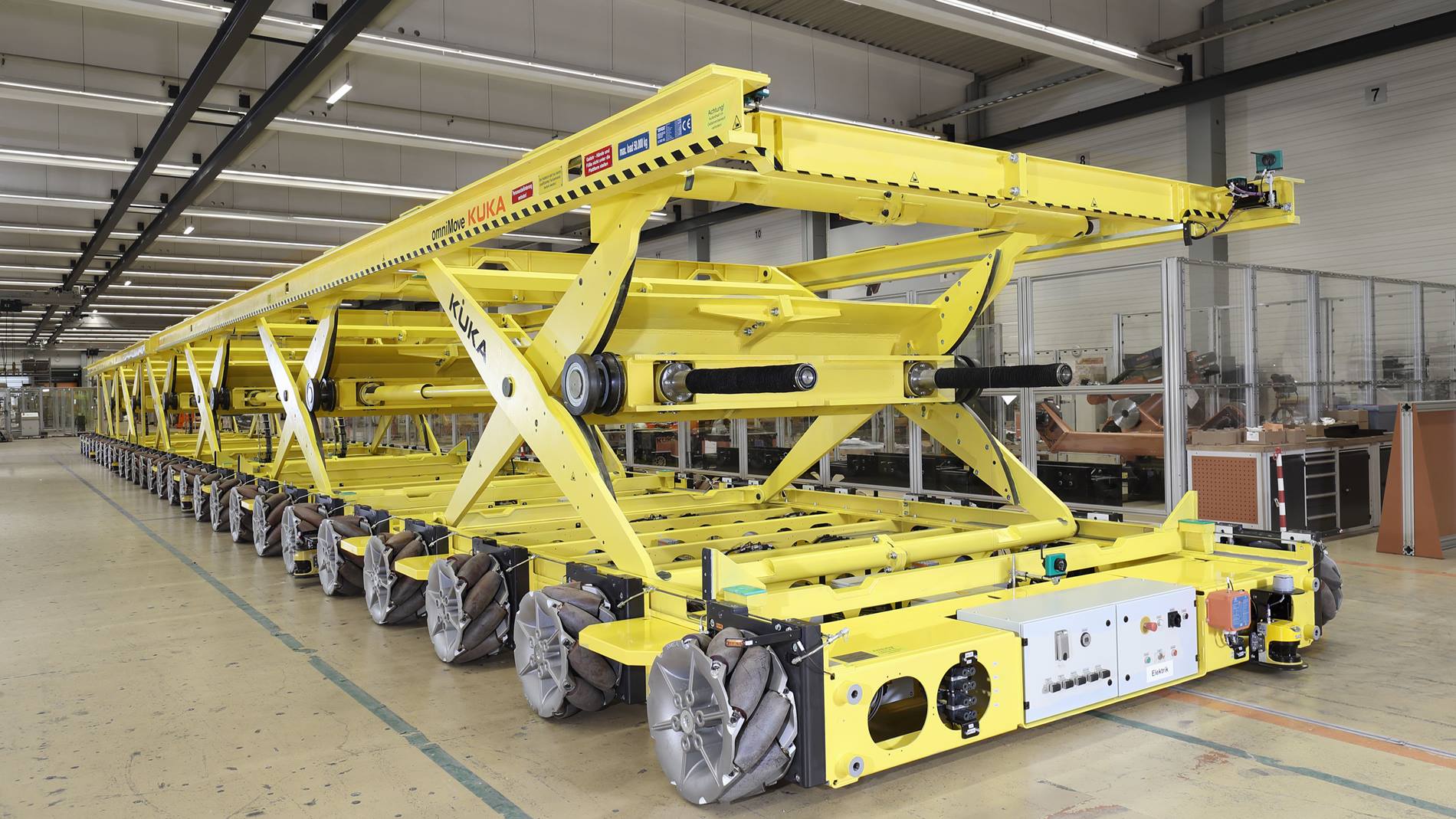 空中客车施塔德工厂的重载型运输车KUKA omniMove