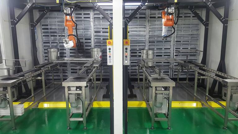 悬挂式涂装机器人 KR AGILUS EX 以其精度、快速和可靠性令人信服。