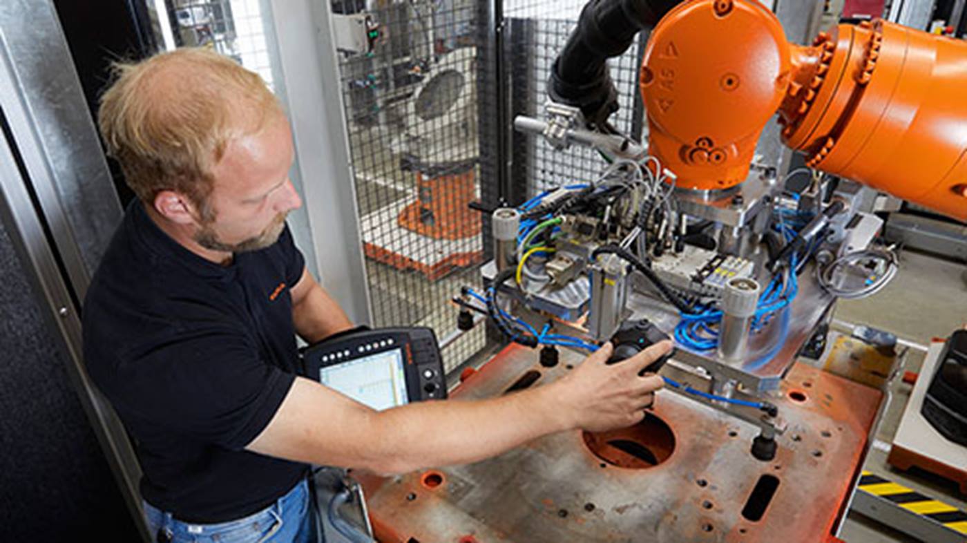 Het totale pakket voor ‘easy programming’: Hand guiding met ready2_pilot van KUKA.