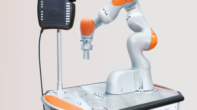 自动化测量 – LBR iiwa 为检测系统上料 | KUKA