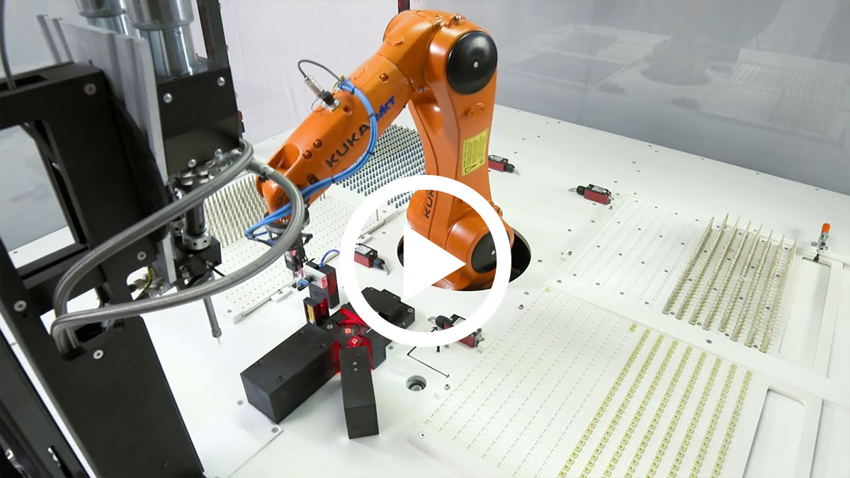 使用KR AGILUS安装和粘接塑料部件